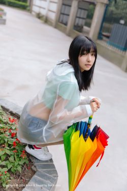 美女拉屎